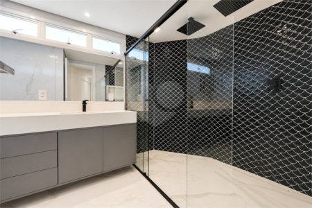 Apartamento à venda com 5 suítes em Parque Enseada, Guarujá, SP