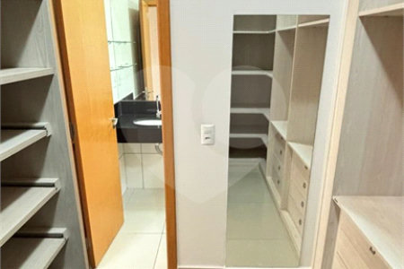 Casa à venda com 3 quartos, sendo 1 suíte, no condomínio Solar das Torres, Cuiabá - MT
