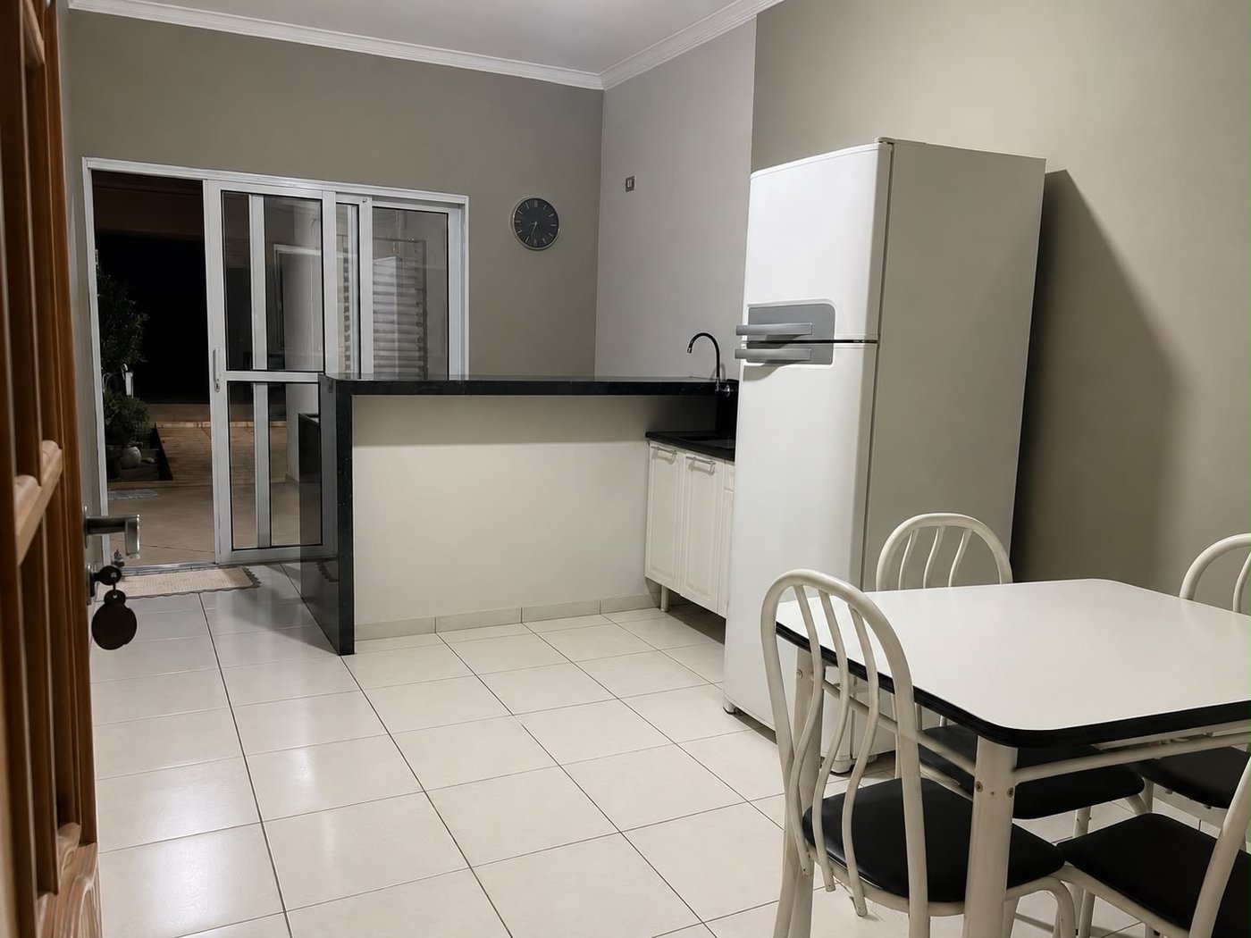 Casa à venda com 4 quartos, sendo 1 suíte,  em Vila Nova, Três Lagoas, MS