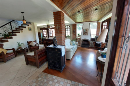 Casa à venda ou para alugar com 5 quartos, sendo 1 suíte, em Cumbari, Mairiporã, SP