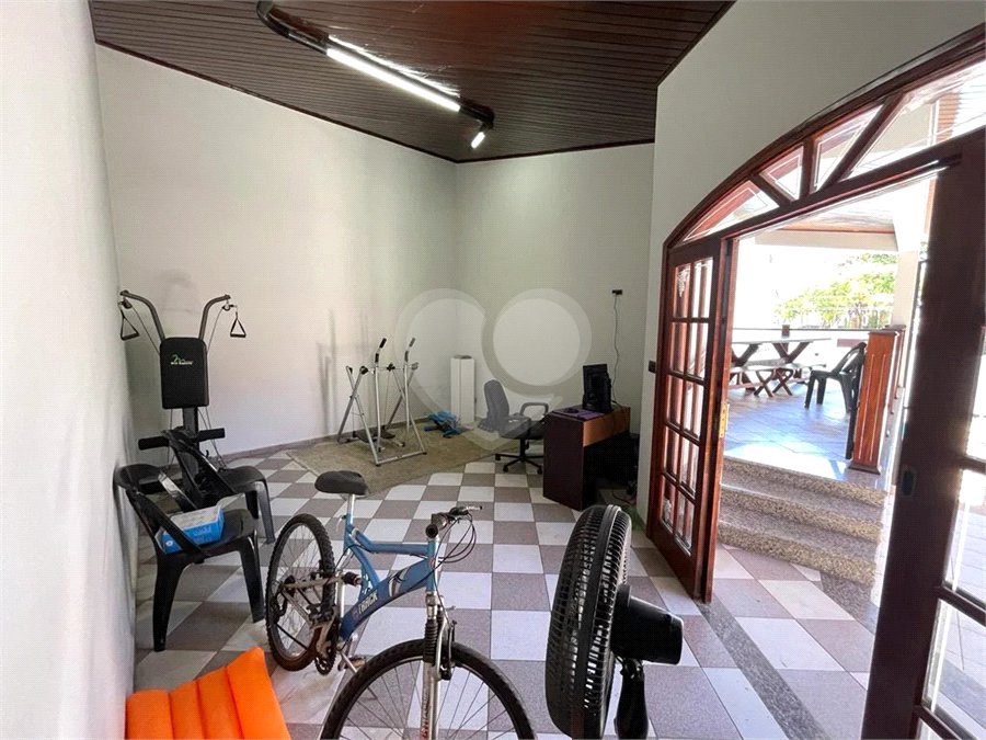Casa à venda com 6 quartos, sendo 1 suíte, no condomínio Granja Olga I, Sorocaba - SP