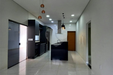 Casa à venda com 3 quartos, sendo 1 suíte,  em Vila Santa Catarina, Dourados, MS