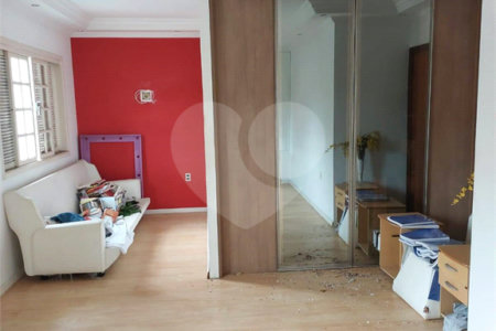 Sobrado à venda com 3 quartos, sendo 1 suíte, em Jardim Fonte Áurea, Poá, SP