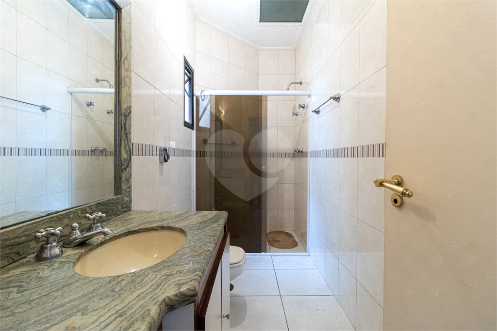 Casa à venda com 4 quartos, sendo 2 suítes,  no condomínio Vila das Flores, São Paulo - SP