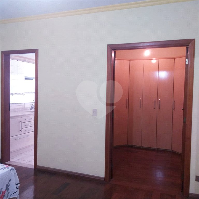 Casa à venda com 4 quartos, sendo 3 suítes, no condomínio Arujá 5, Arujá - SP