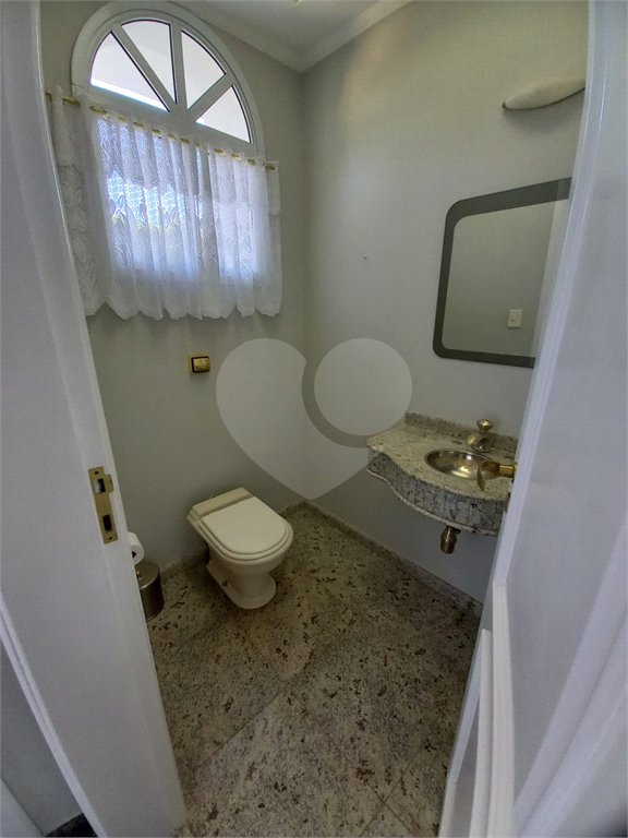 Casa à venda com 5 quartos, sendo 3 suítes, no condomínio Vinhas da Vista Alegre - Lado Sede, Vinhedo - SP