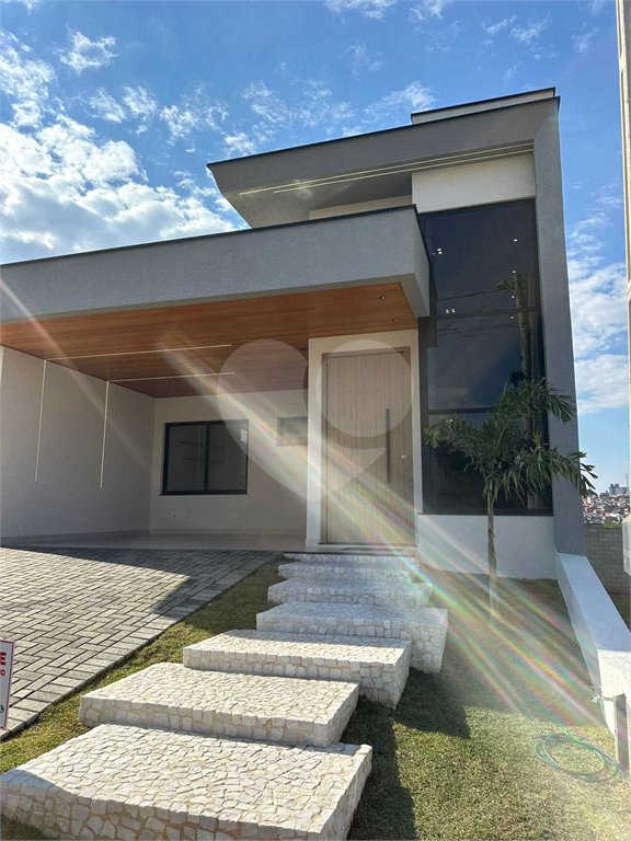 Casa à venda com 3 suítes no condomínio Condomíno Helena Maria, Sorocaba - SP