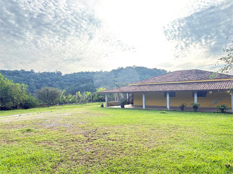 Sítio à venda com 3 quartos, sendo 1 suíte, no Centro, Guararema, SP