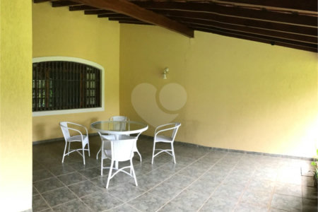 Casa à venda com 5 quartos, sendo 3 suítes, no condomínio Recanto das Flores, Indaiatuba - SP