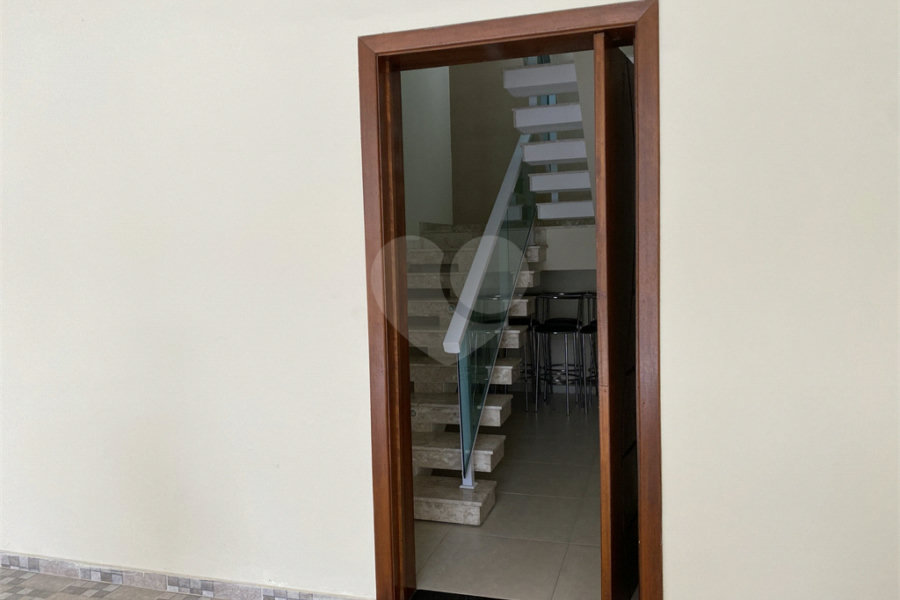 Sobrado à venda com 3 quartos, sendo 1 suíte,  em Jardim Vila Galvão, Guarulhos, SP