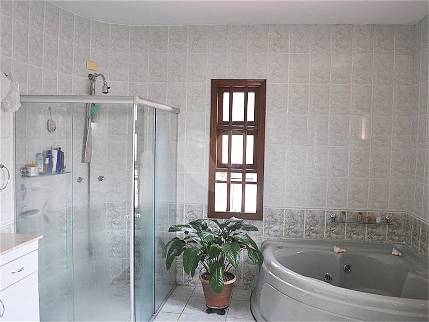 Sobrado à venda com 4 quartos, sendo 2 suítes,  em Alto da Boa Vista, São Paulo, SP