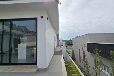 Casa à venda ou para alugar com 5 quartos, sendo 4 suítes,  no condomínio Equilibrium, Atibaia - SP