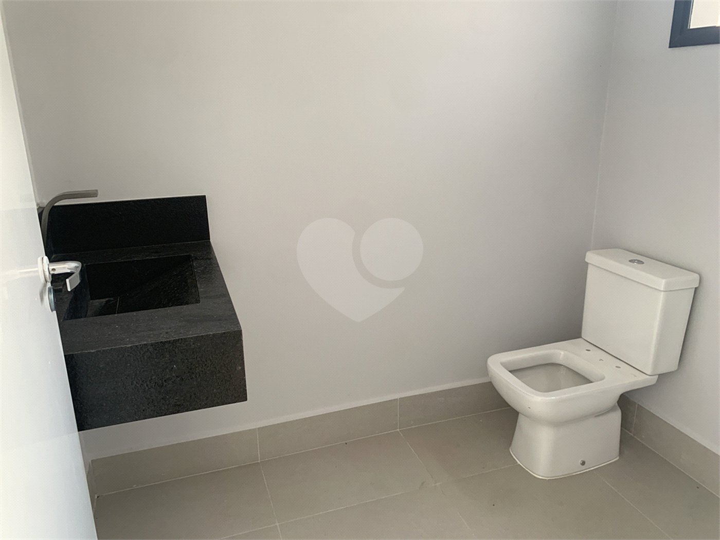 Casa à venda ou para alugar com 4 quartos, sendo 3 suítes, no condomínio Alphaville Nova Esplanada 1, Votorantim - SP