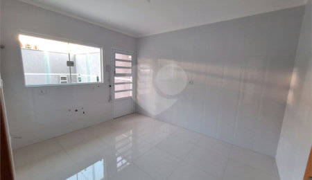 Sobrado à venda com 2 suítes em Vila Constança, São Paulo, SP
