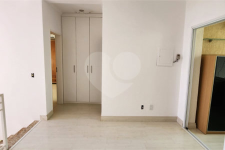 Casa à venda com 3 suítes no condomínio Recanto dos Paturis, Vinhedo - SP