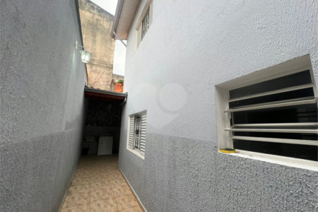 Sobrado à venda com 3 quartos, sendo 1 suíte, em Lopes de Oliveira, Sorocaba, SP