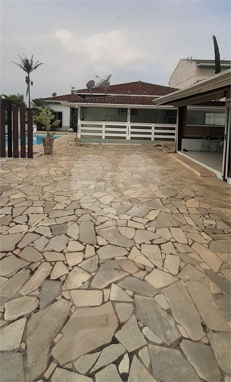 Casa à venda com 5 quartos, sendo 1 suíte, no Centro, Bom Jesus dos Perdões, SP