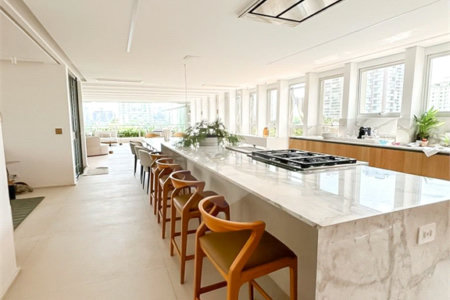 Apartamento à venda com 4 suítes em Vila Cordeiro, São Paulo, SP