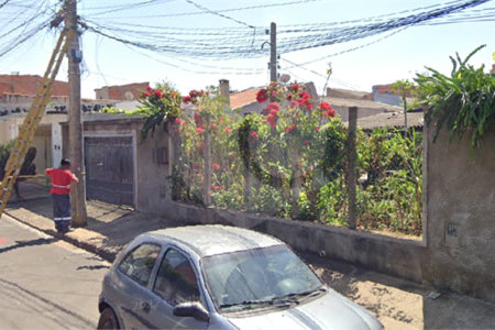 Casa térrea no Cidade Aracy .