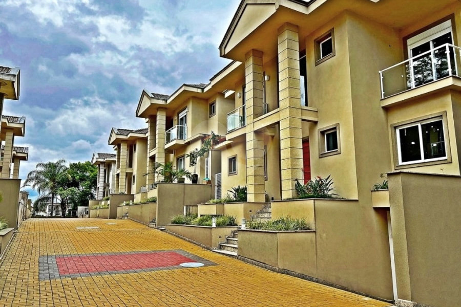 Casa de Alto Padrão à Venda em Condomínio Fechado no Barro Branco | 4 Suíte | 6 Vagas