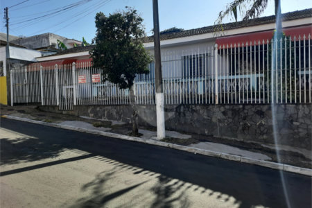 Linda Casa muito bem localizado na rua três na cidade de Rio Claro