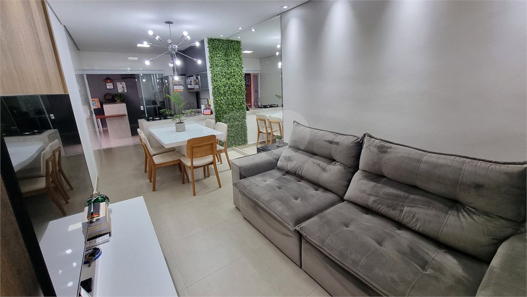 Casa no Condomínio Flamboyant II a venda .