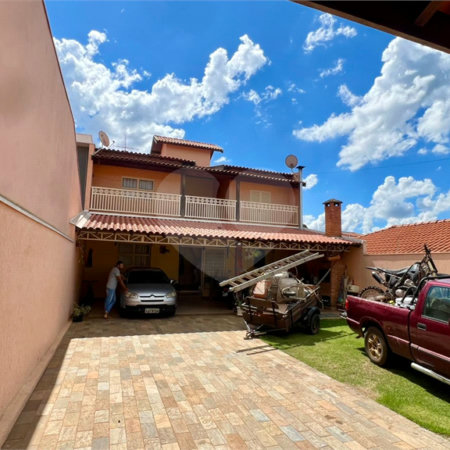 Sobrado à venda com 4 quartos, em Residencial Itamarati