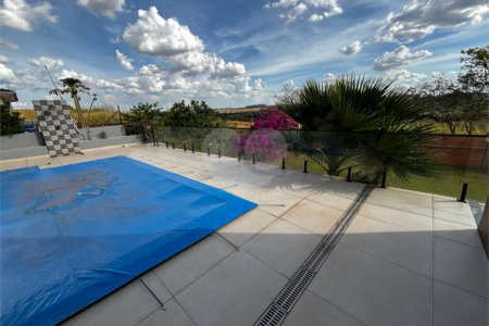 Casa à venda com 3 quartos, sendo 2 suítes, no condomínio Terras de Mont Serrat, Salto - SP