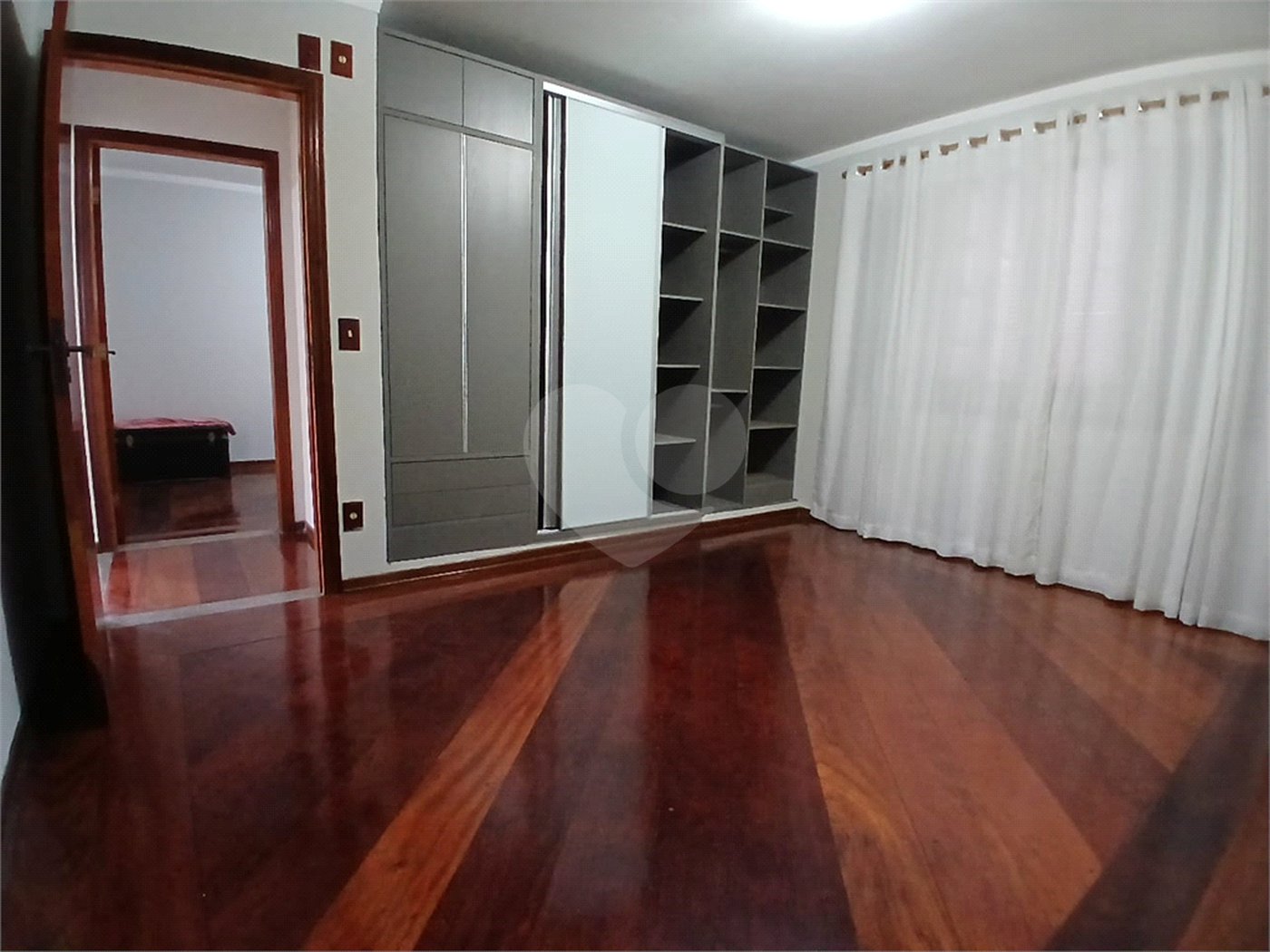 Casa à venda com 5 quartos, sendo 3 suítes, em Vila Santista, Atibaia, SP