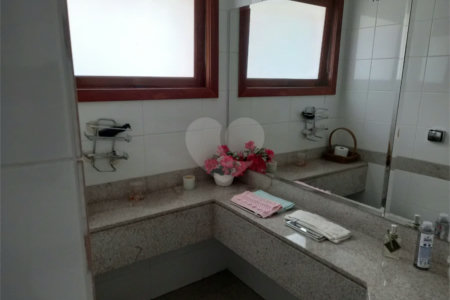 Casa à venda com 5 quartos, sendo 4 suítes, em Jardim São Bento, São Paulo, SP