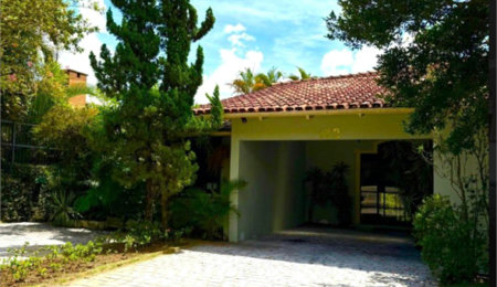 Casa à venda com 5 quartos, sendo 3 suítes,  em Jardim Leonor, São Paulo, SP