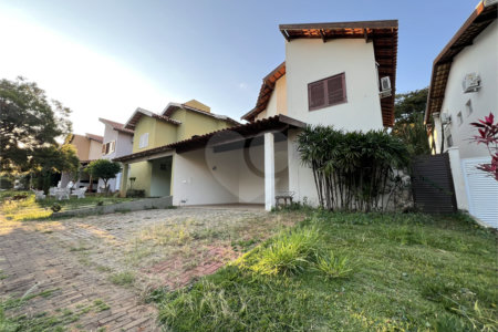 CASA COM 3 QUARTOS NO CONDOMÍNIO GRAND VILLE