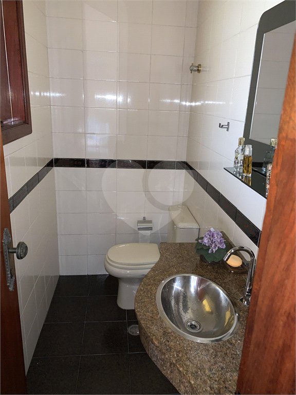 Casa à venda com 4 quartos, sendo 3 suítes, em Jardim das Vertentes, São Paulo, SP