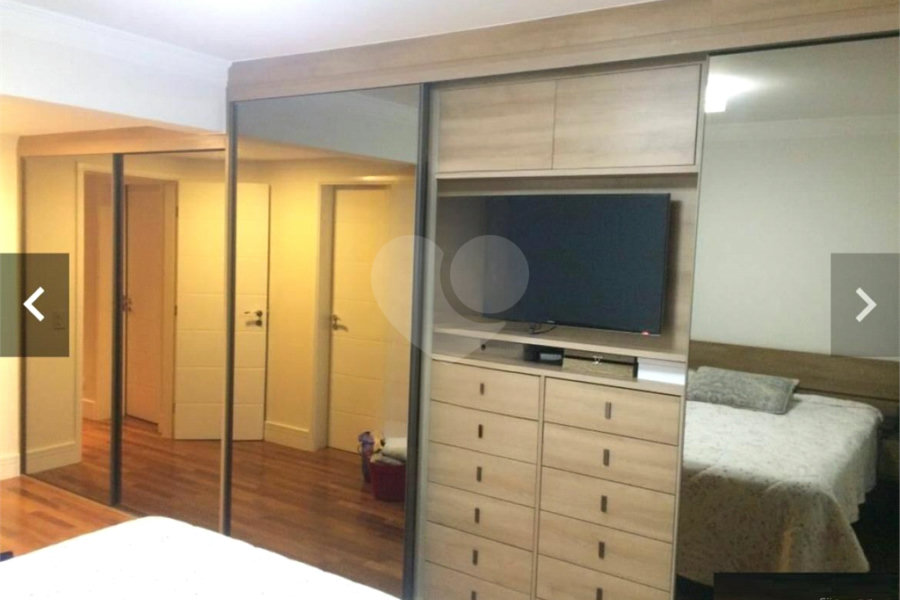Casa à venda com 3 quartos, sendo 2 suítes, no condomínio Floradas da Serra, São Paulo - SP