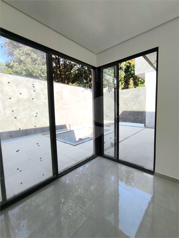 Casa à venda com 3 quartos, sendo 1 suíte, no condomínio Villagio Brasil, Atibaia - SP