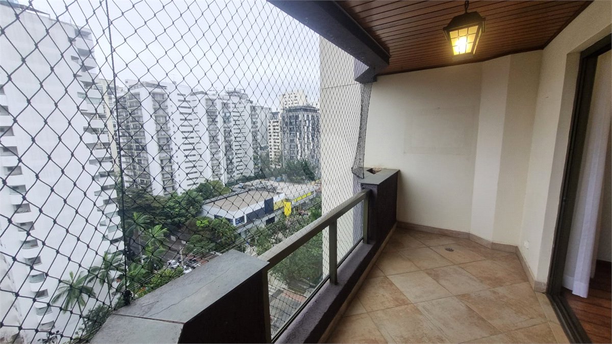 Apartamento à venda com 3 quartos, sendo 1 suíte,  em Indianópolis, São Paulo, SP
