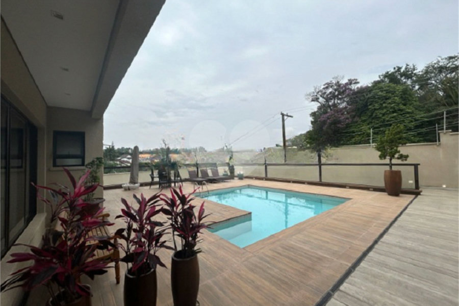 Sobrado à venda com 5 quartos, sendo 3 suítes, em Tremembé, São Paulo, SP