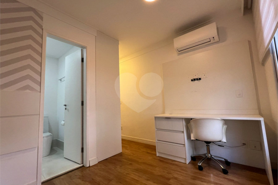 Casa à venda com 4 quartos, sendo 3 suítes,  no condomínio Domus, São Paulo - SP