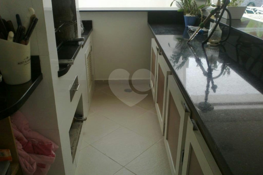 Sobrado à venda com 5 suítes em Enseada, Bertioga, SP