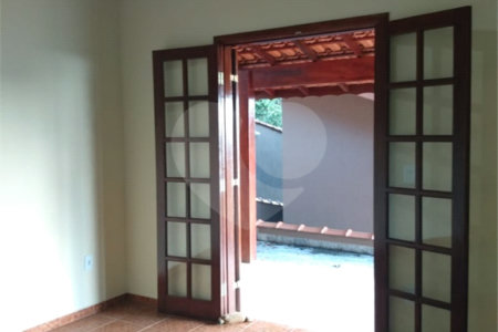 Casa à venda com 3 quartos, sendo 1 suíte, no condomínio Marf Ii, Bom Jesus dos Perdões - SP
