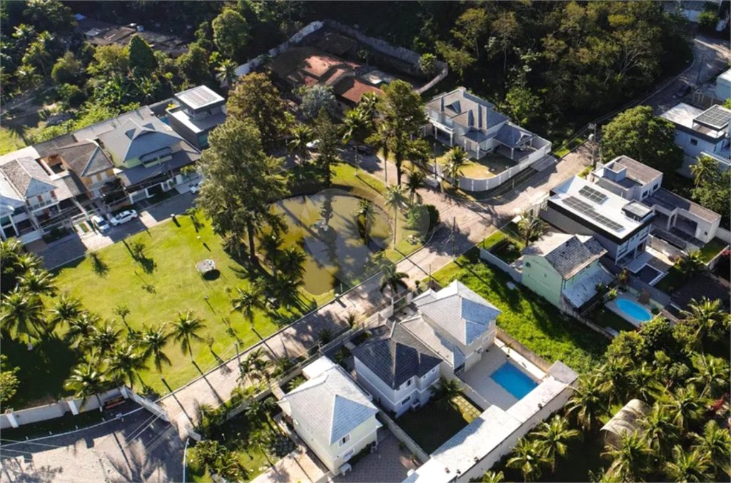 Casa à venda com 3 quartos, sendo 1 suíte, no condomínio Fazenda Cantagalo, Rio de Janeiro - RJ