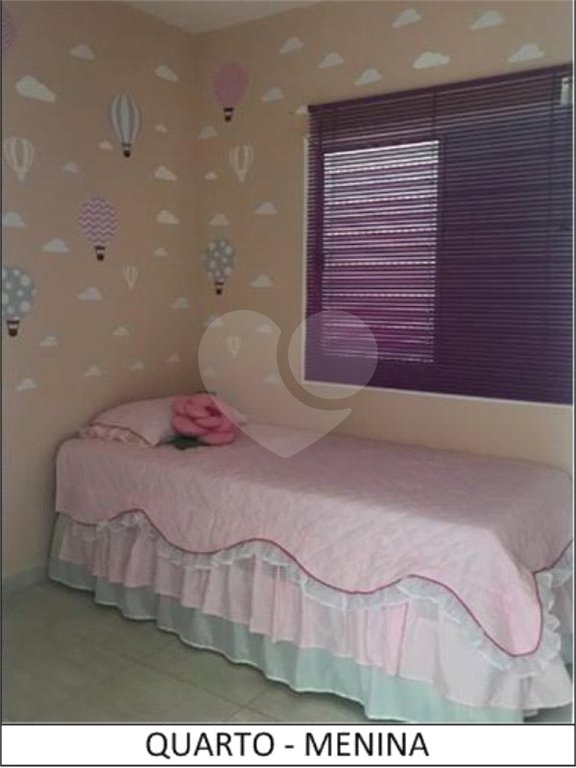 Casa à venda com 3 quartos, sendo 1 suíte, no condomínio Residencial Vila D`ouro, Cotia - SP