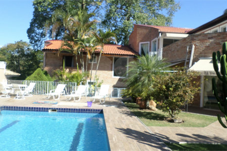 Sobrado à venda com 4 suítes em Recanto Impla, Carapicuíba, SP