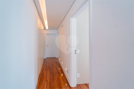 Apartamento à venda com 3 suítes em Campo Belo, São Paulo, SP