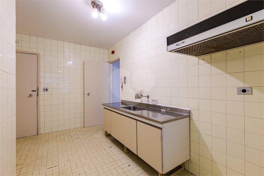 Apartamento à venda com 3 quartos, sendo 1 suíte, em Cerqueira César, São Paulo, SP