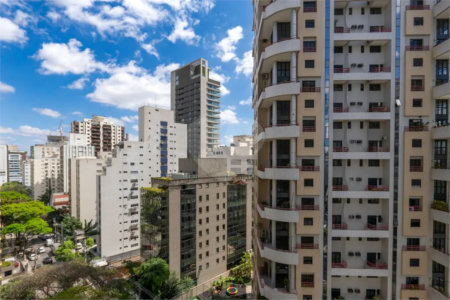 Apartamento à venda com 3 quartos, sendo 1 suíte, em Itaim Bibi, São Paulo, SP