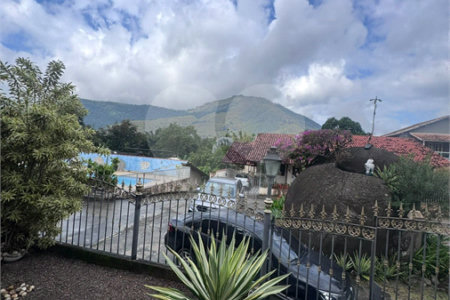 Casa à venda com 5 quartos, sendo 1 suíte, no condomínio Pedra Bonita, Rio de Janeiro - RJ