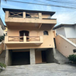 Sobrado à venda ou para alugar com 3 quartos, sendo 2 suítes,  em Arujázinho Iv, Arujá, SP