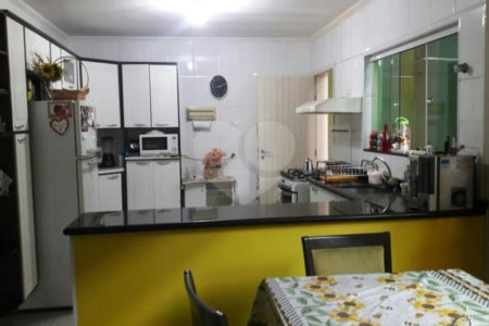 Sobrado à venda com 3 quartos, sendo 1 suíte,  em Vila Mazzei, São Paulo, SP