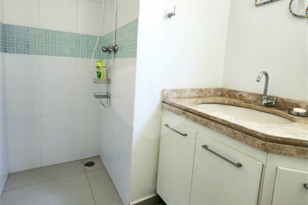 Casa à venda com 4 quartos, sendo 2 suítes,  no condomínio Vila Nova de Gaia, São Paulo - SP